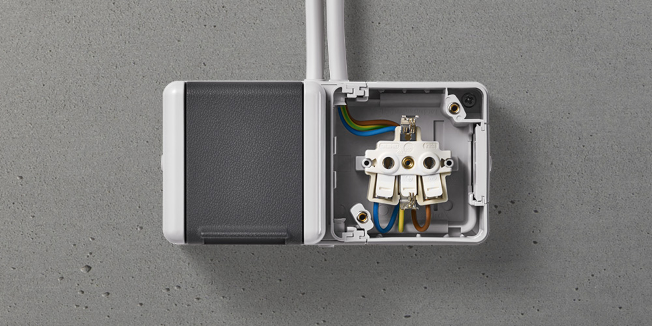 Doppelsteckdose mit Trennsteg bei Neust UG (haftungsbeschränkt) in Fulda